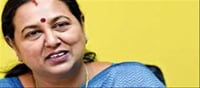 “Who Visited Vijay’s House Covering Their Face?” – Premalatha Vijayakanth Questions Political Developments